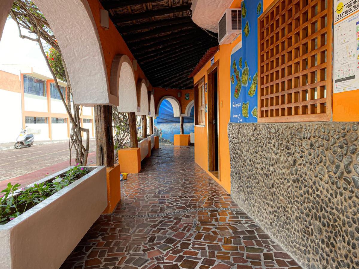 Hotel Crossman Puerto Ayora  Kültér fotó