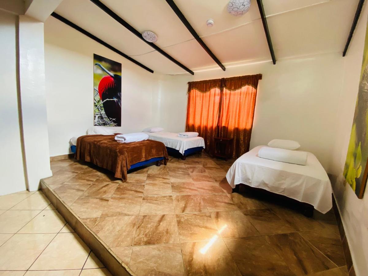 Hotel Crossman Puerto Ayora  Kültér fotó