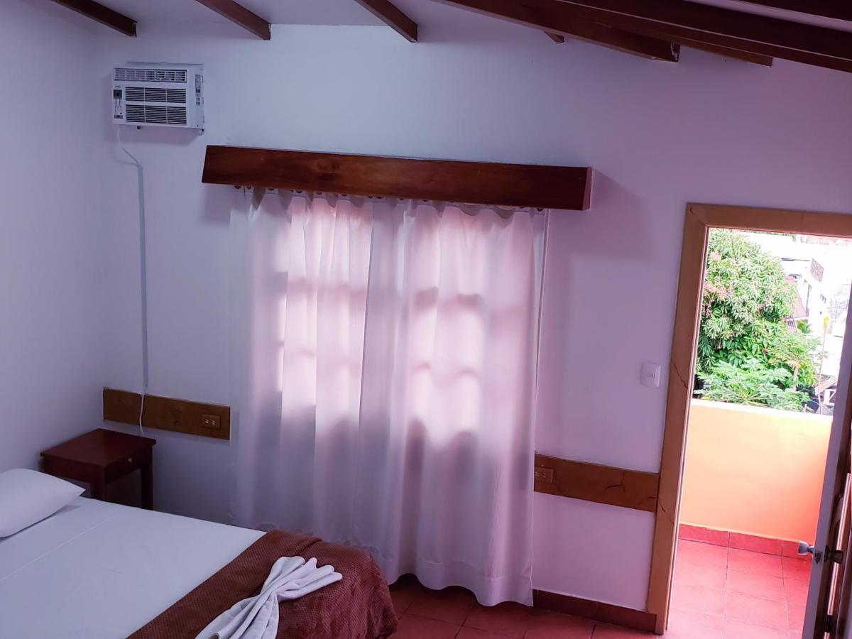 Hotel Crossman Puerto Ayora  Kültér fotó