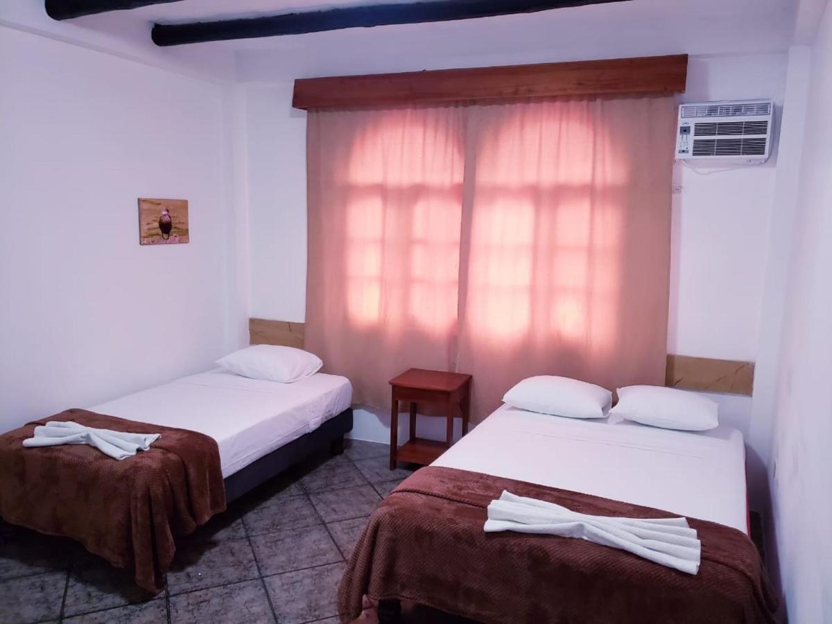 Hotel Crossman Puerto Ayora  Kültér fotó
