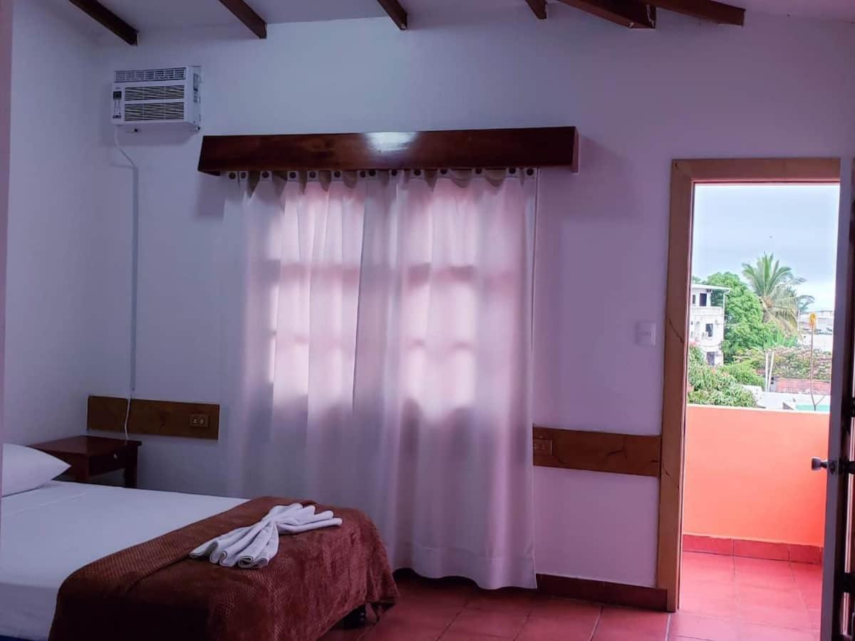 Hotel Crossman Puerto Ayora  Kültér fotó