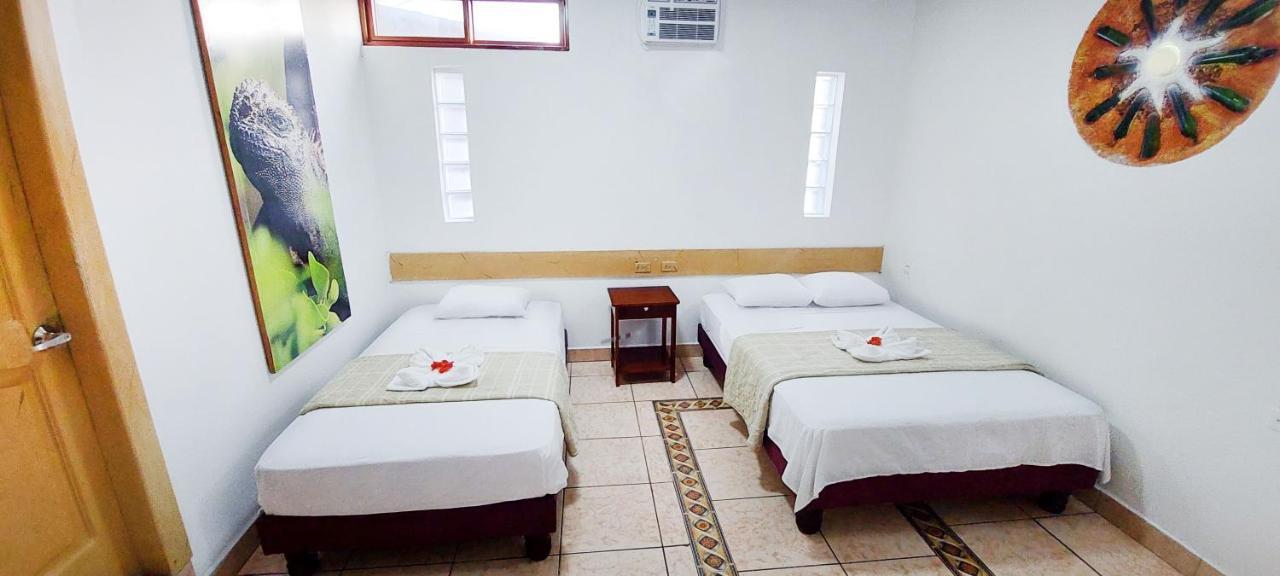 Hotel Crossman Puerto Ayora  Kültér fotó