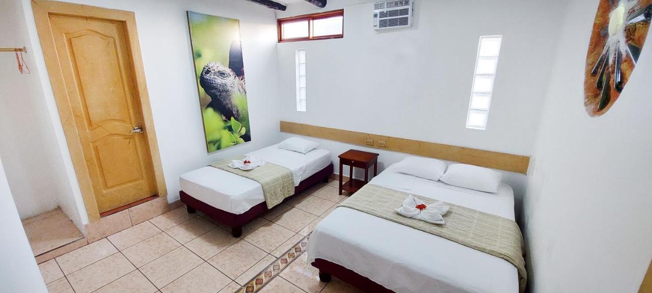 Hotel Crossman Puerto Ayora  Kültér fotó