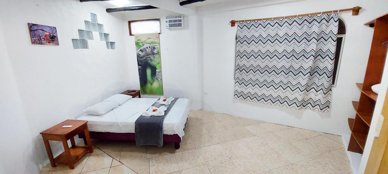 Hotel Crossman Puerto Ayora  Kültér fotó