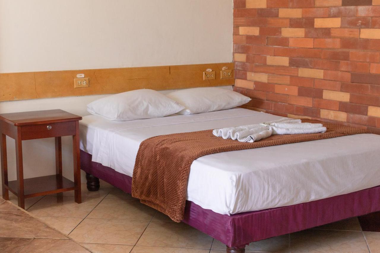 Hotel Crossman Puerto Ayora  Kültér fotó