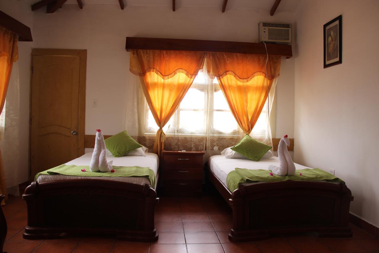 Hotel Crossman Puerto Ayora  Kültér fotó