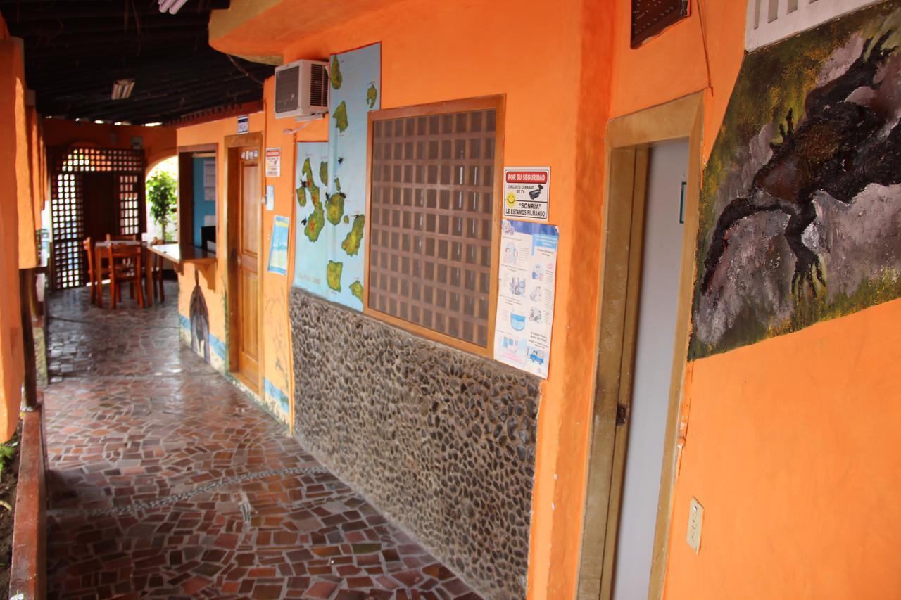 Hotel Crossman Puerto Ayora  Kültér fotó