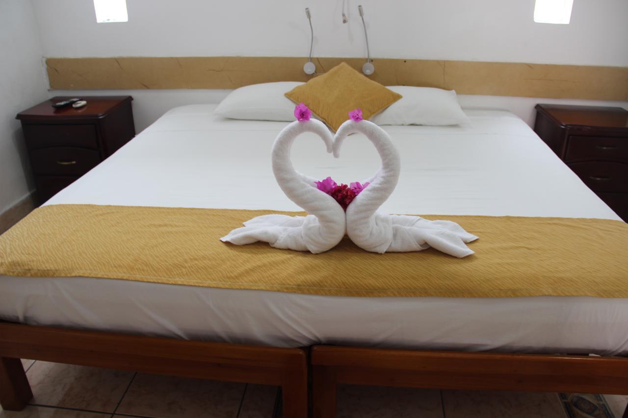 Hotel Crossman Puerto Ayora  Kültér fotó