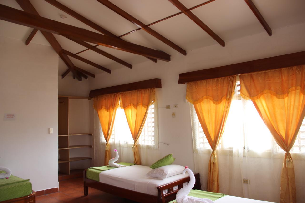 Hotel Crossman Puerto Ayora  Kültér fotó