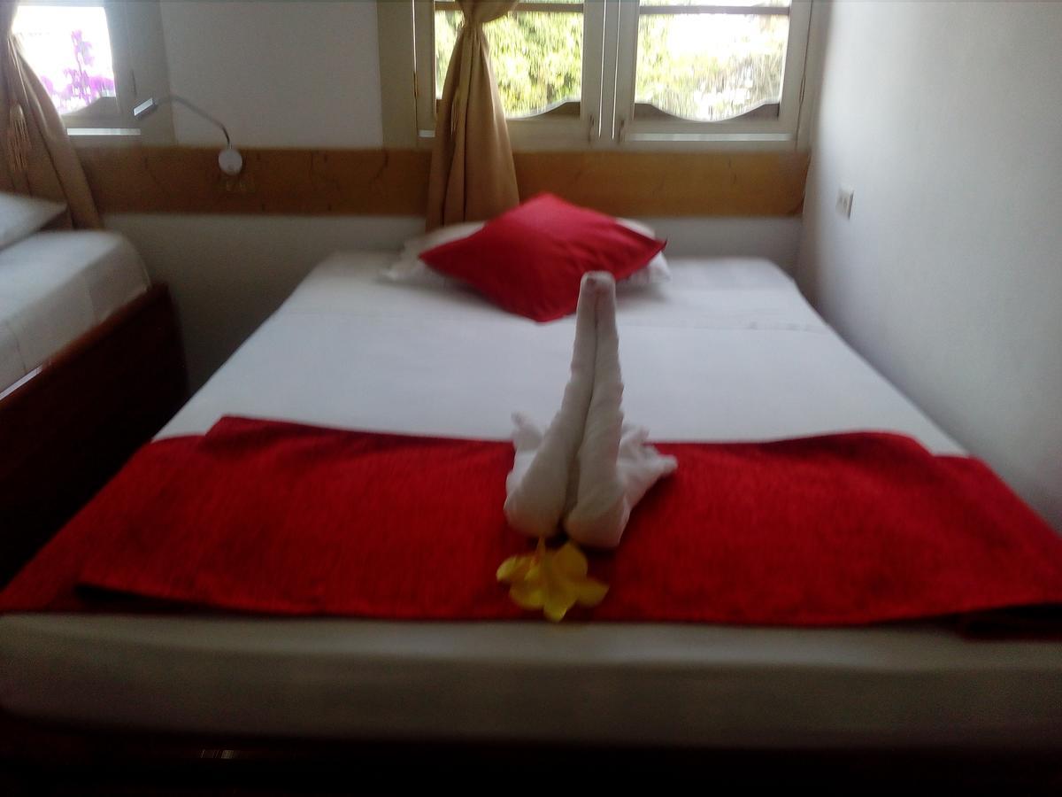 Hotel Crossman Puerto Ayora  Kültér fotó